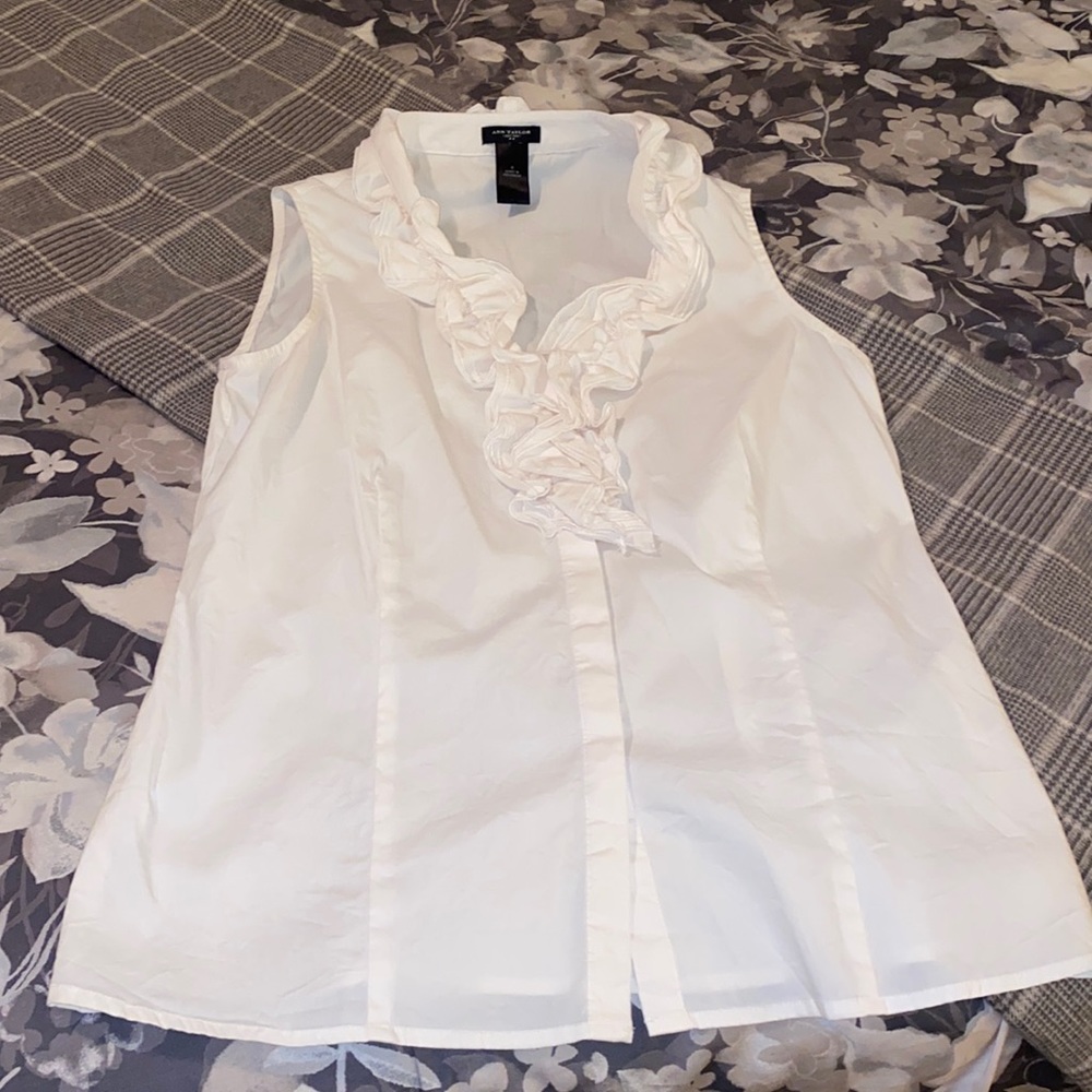 Ann Taylor White Sleeveless Top w Ruffled Collar - Size 0